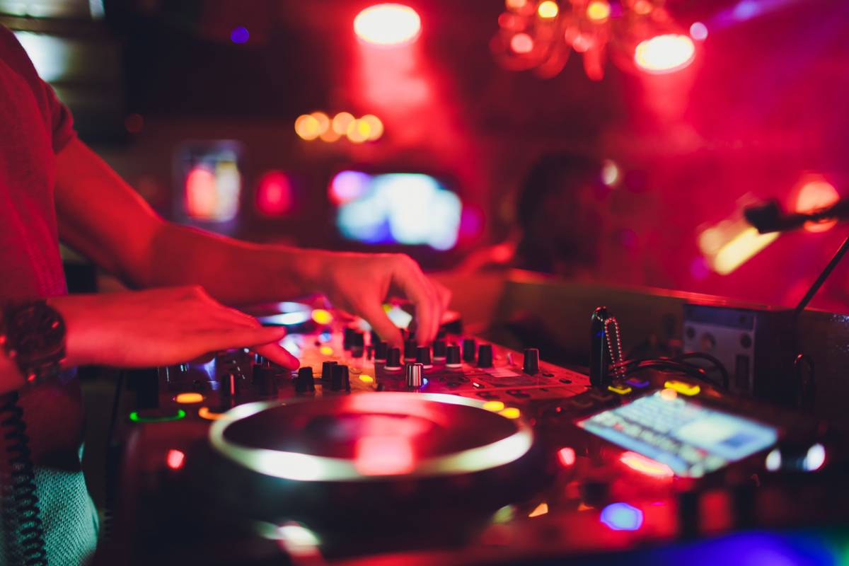 Comment débuter dans le métier de DJ ?