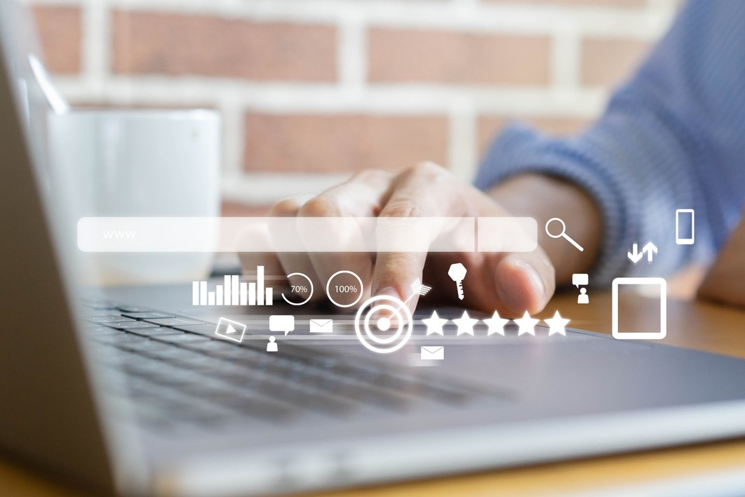 Comment une stratégie de veille e-réputation améliore la confiance des clients ?