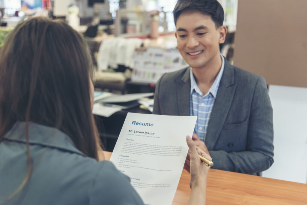 Postuler pour un poste de manager : comment créer un CV convaincant ?